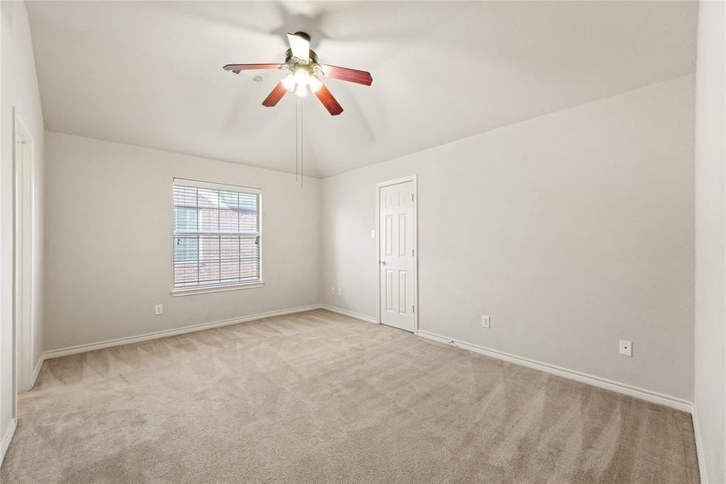 11800 Pondview Ln - Photo 5 of 23