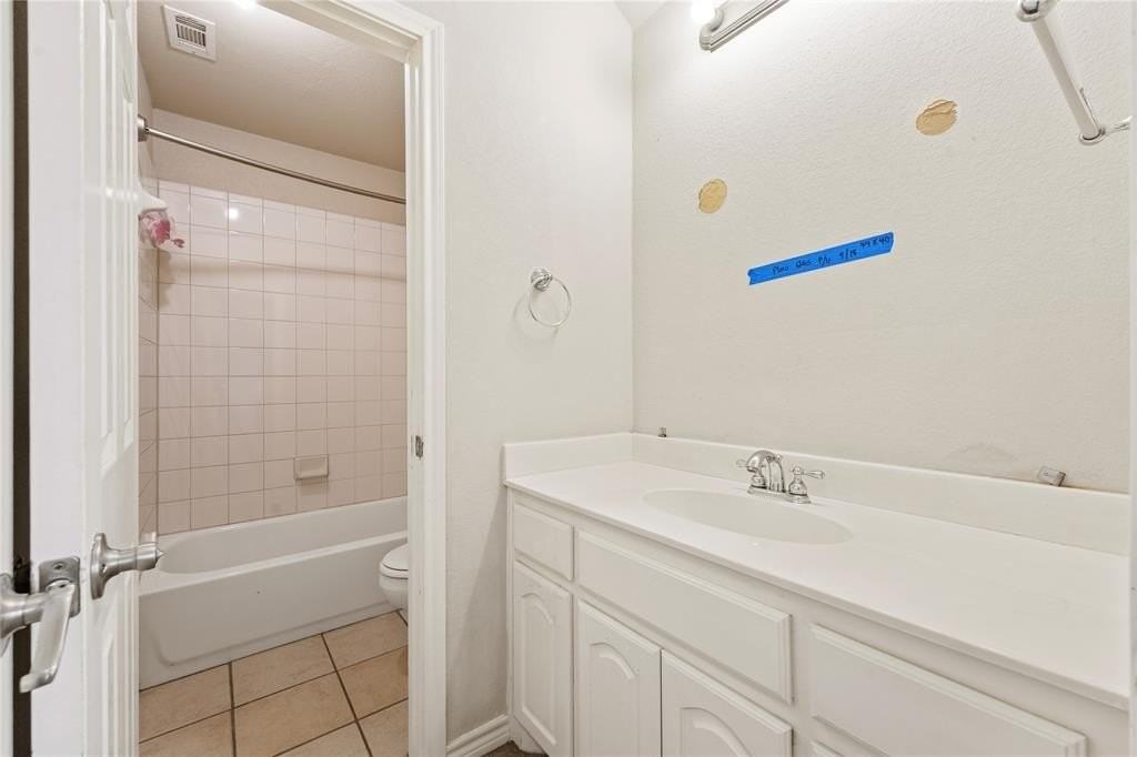 11800 Pondview Ln - Photo 6 of 23