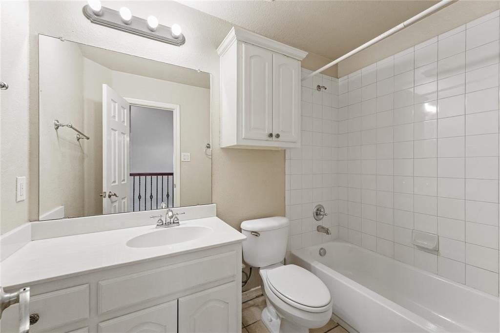 11800 Pondview Ln - Photo 7 of 23