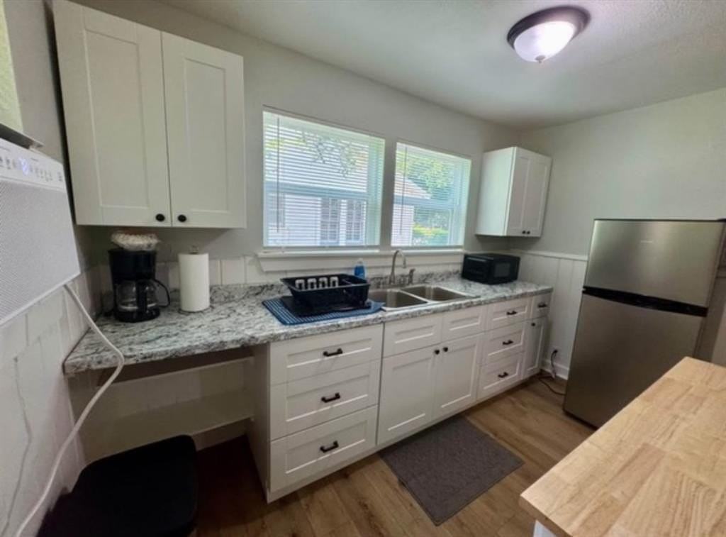 1210 Hogan Ln - Photo 7 of 14