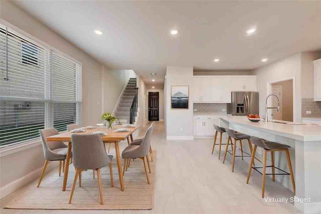 3212 Lucia Way - Photo 3 of 18