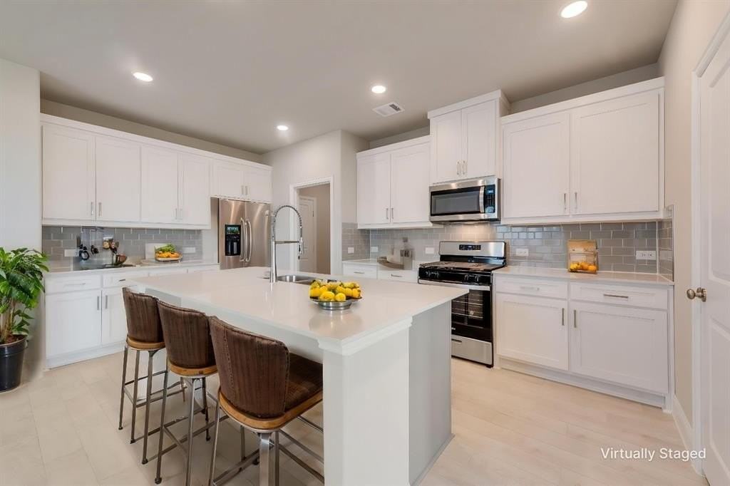 3212 Lucia Way - Photo 6 of 18