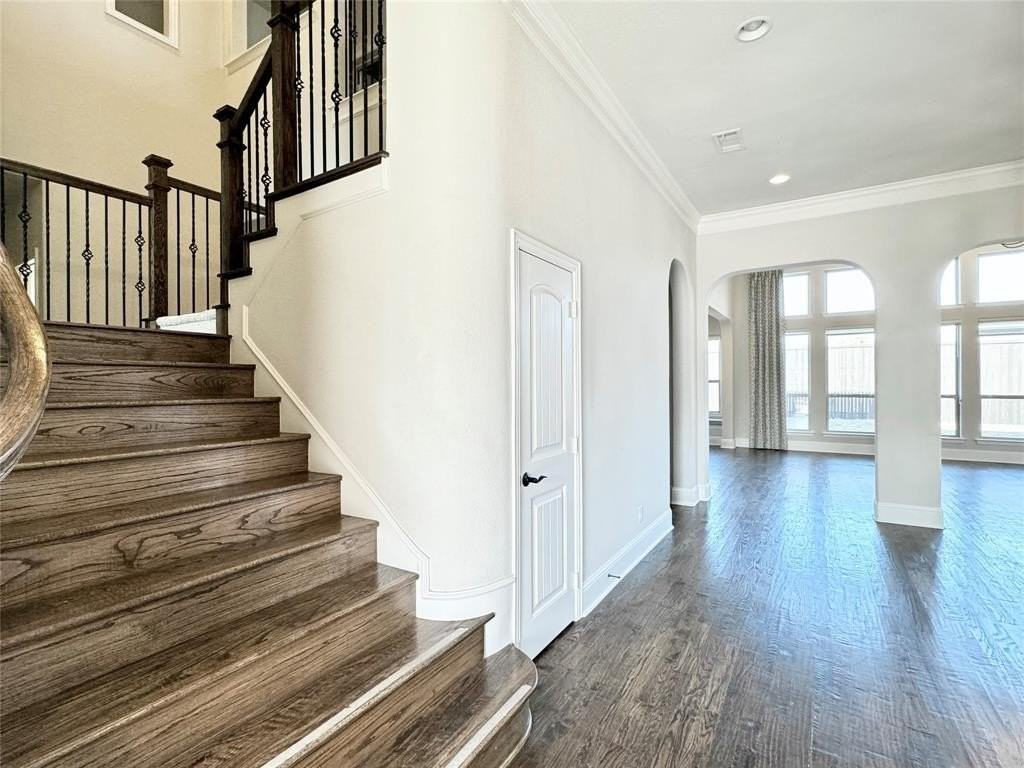 15172 Bardwell Ln - Photo 2 of 32