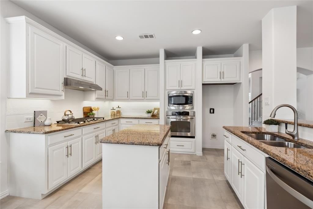 5637 Belton Ln - Photo 5 of 33