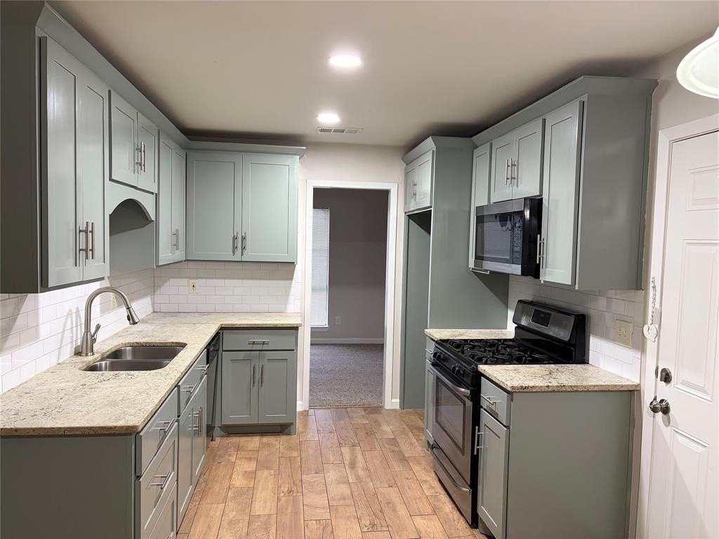 2410 Viva Dr - Photo 2 of 11