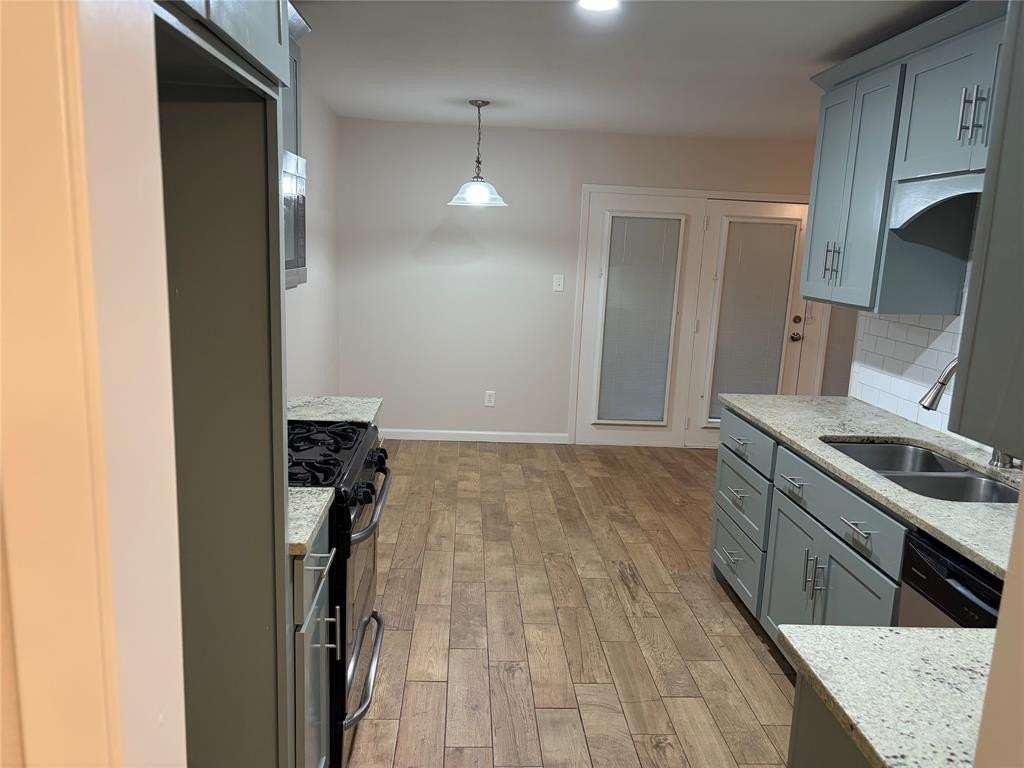 2410 Viva Dr - Photo 3 of 11