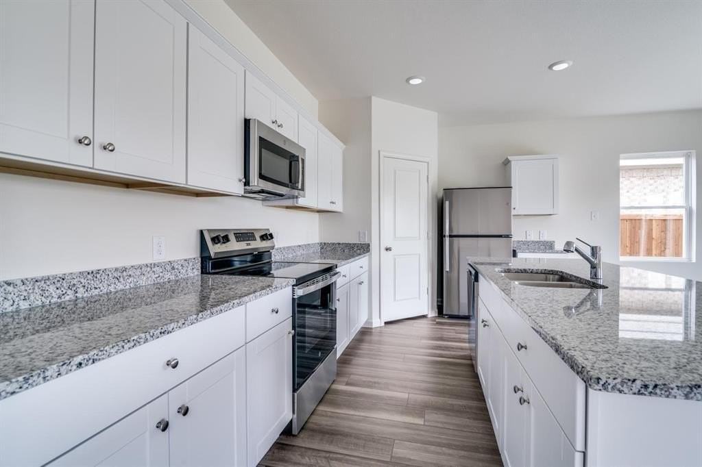 1876 Lockhart Dr - Photo 4 of 23