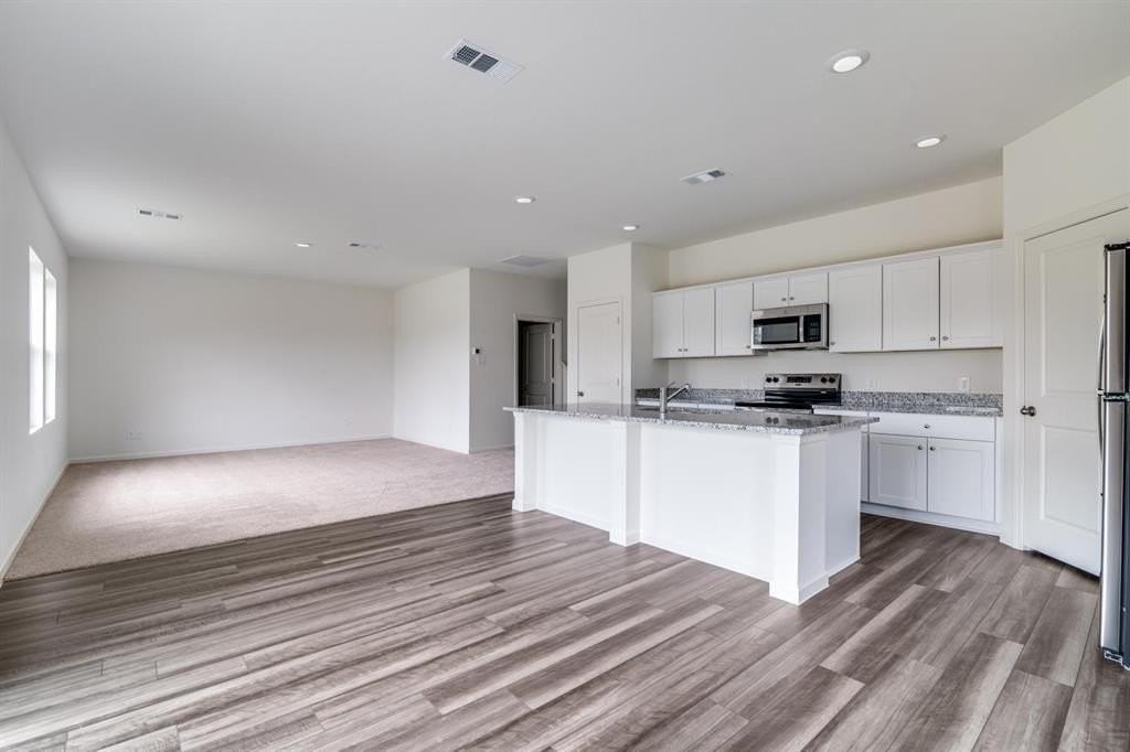 1876 Lockhart Dr - Photo 6 of 23