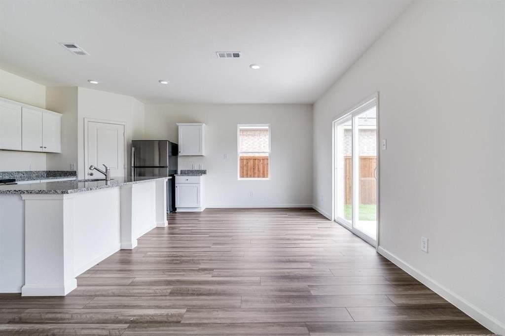 1876 Lockhart Dr - Photo 7 of 23