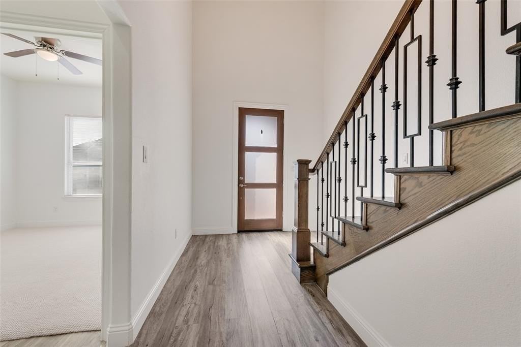 1708 Prestwick Ln - Photo 5 of 35