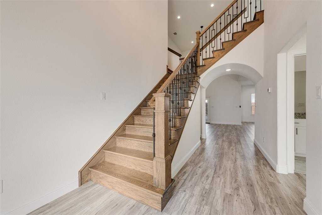 1708 Prestwick Ln - Photo 6 of 35