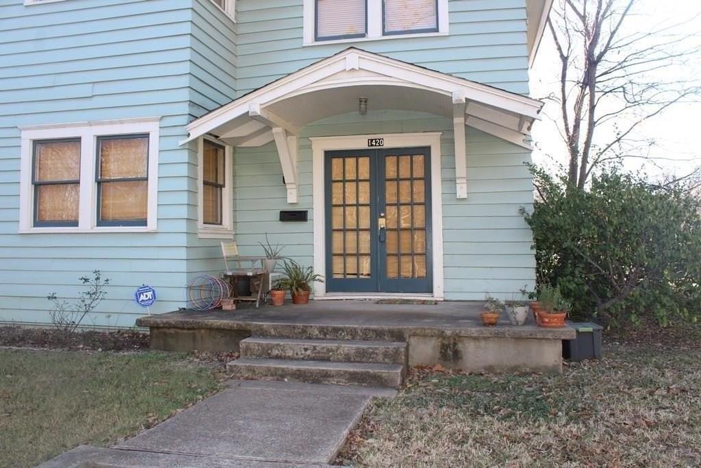 1420 W 10th St - Photo 2 of 17