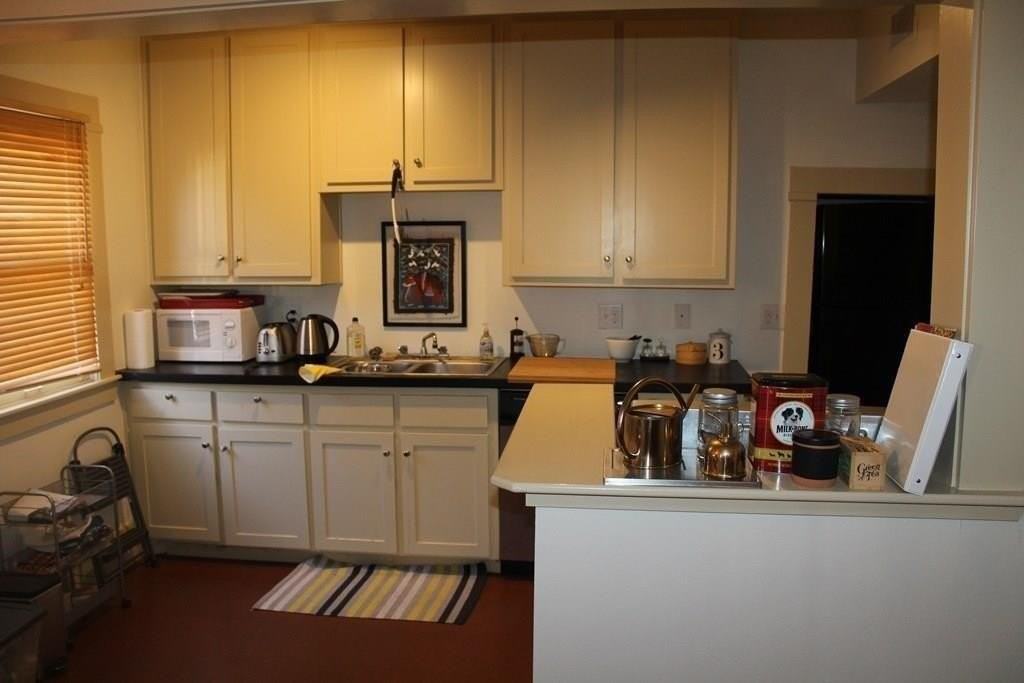 1420 W 10th St - Photo 4 of 17
