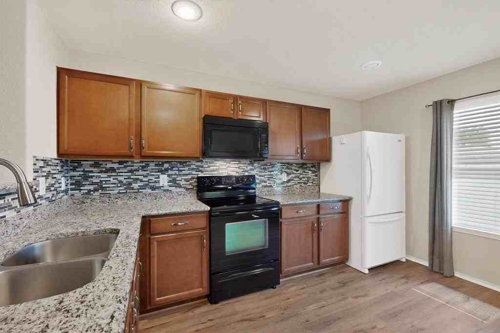 313 Coneflower Dr - Photo 5 of 34