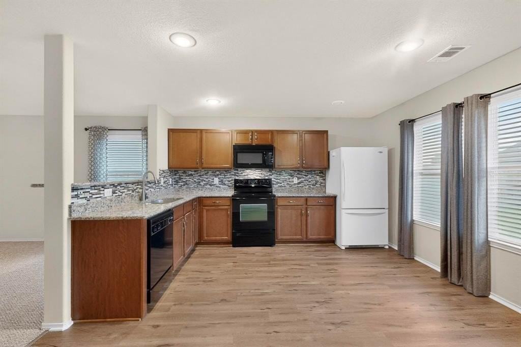 313 Coneflower Dr - Photo 7 of 34