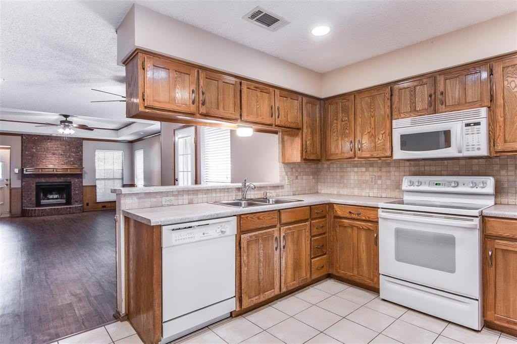 3924 Wentworth Dr - Photo 3 of 10