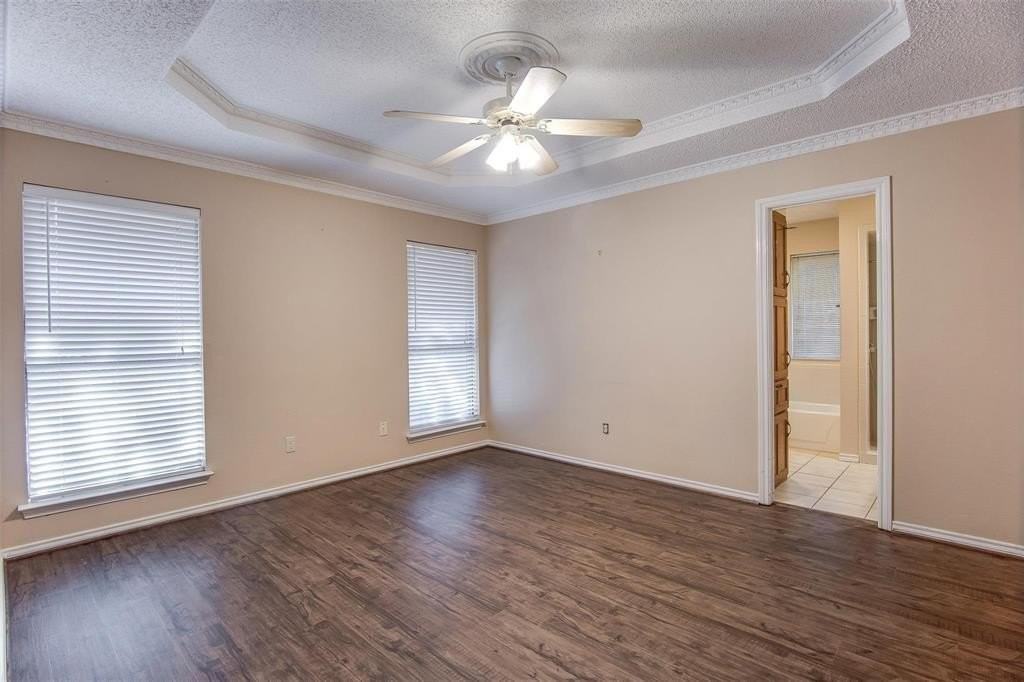 3924 Wentworth Dr - Photo 4 of 10