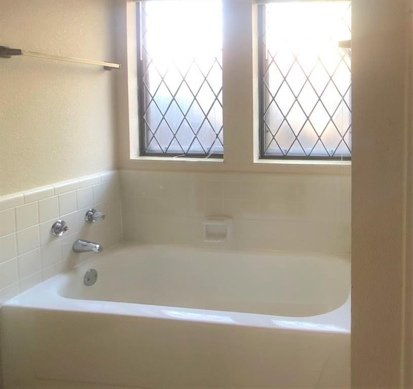 3924 Wentworth Dr - Photo 5 of 10