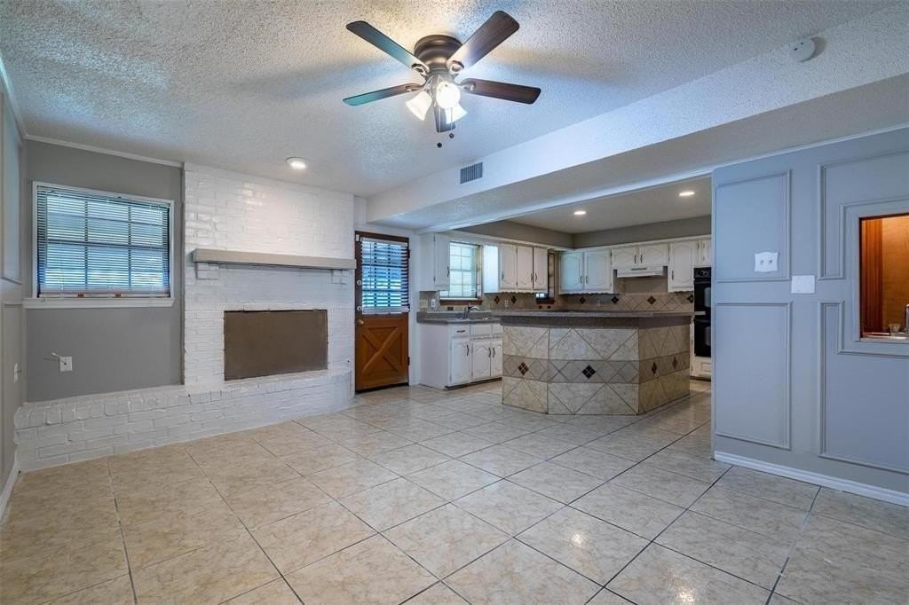 4212 Village Green Dr - Photo 4 of 28