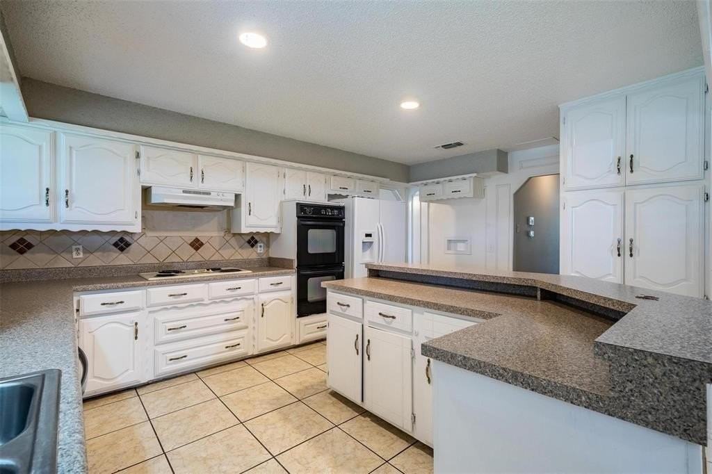 4212 Village Green Dr - Photo 6 of 28