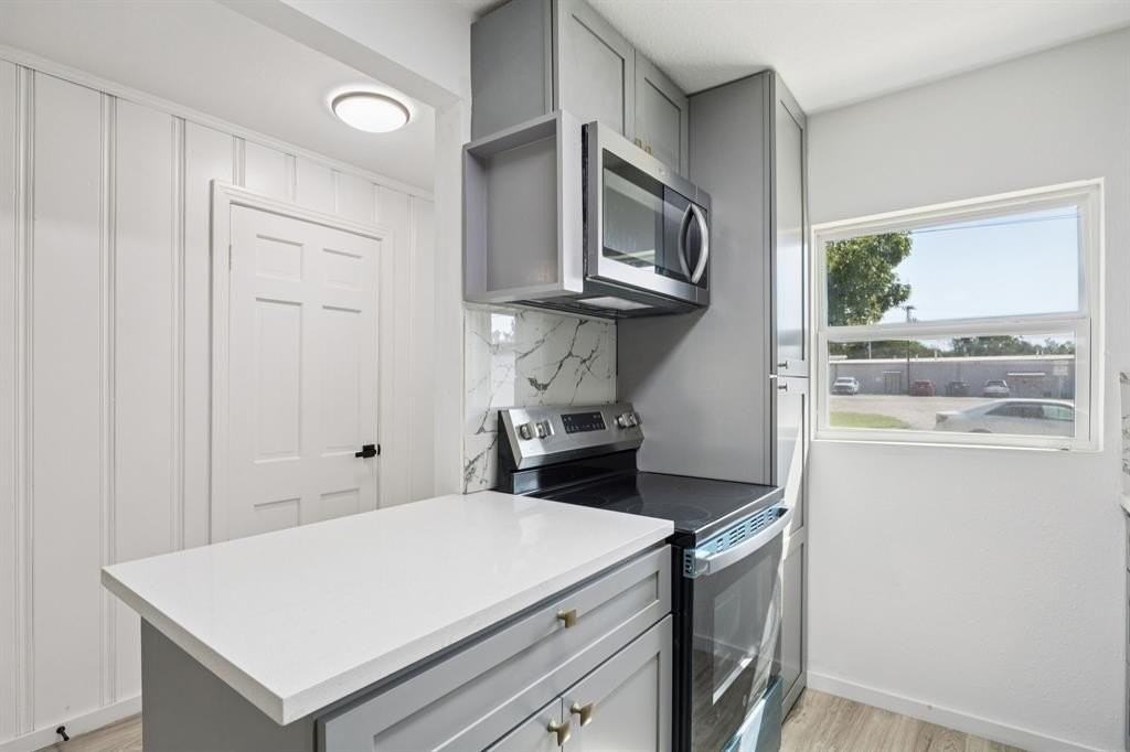 303 N Delphine St - Photo 4 of 19