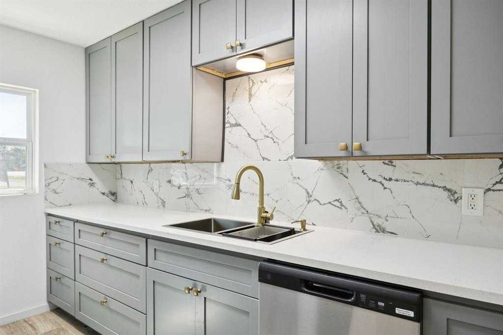 303 N Delphine St - Photo 5 of 19