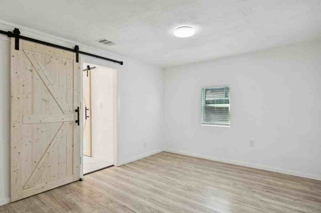 303 N Delphine St - Photo 7 of 19