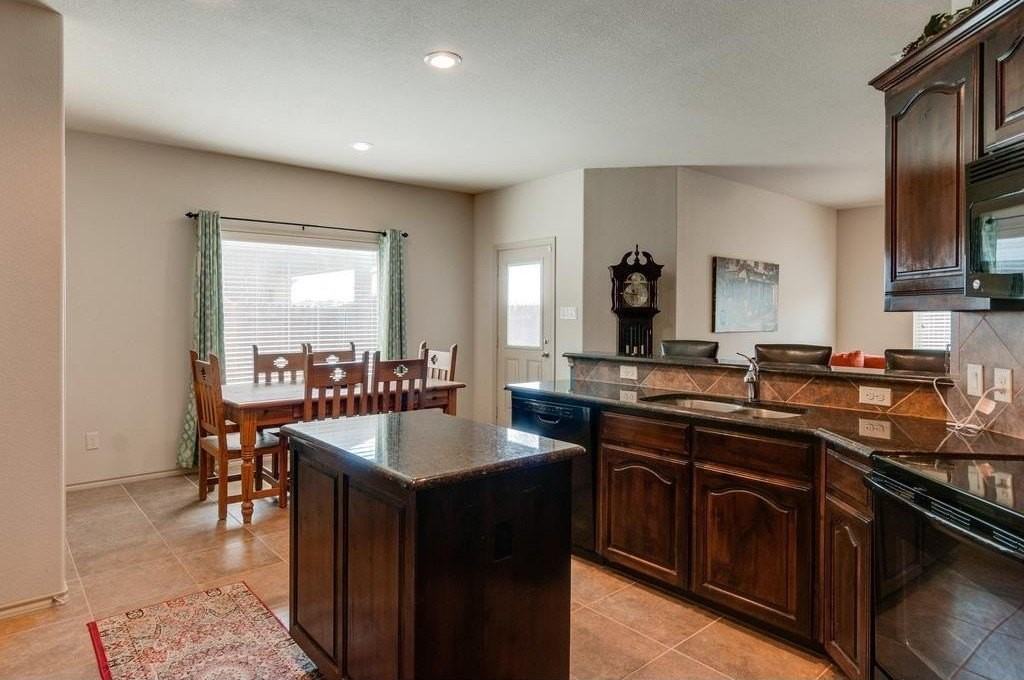 4624 Lazy Oaks St - Photo 6 of 34