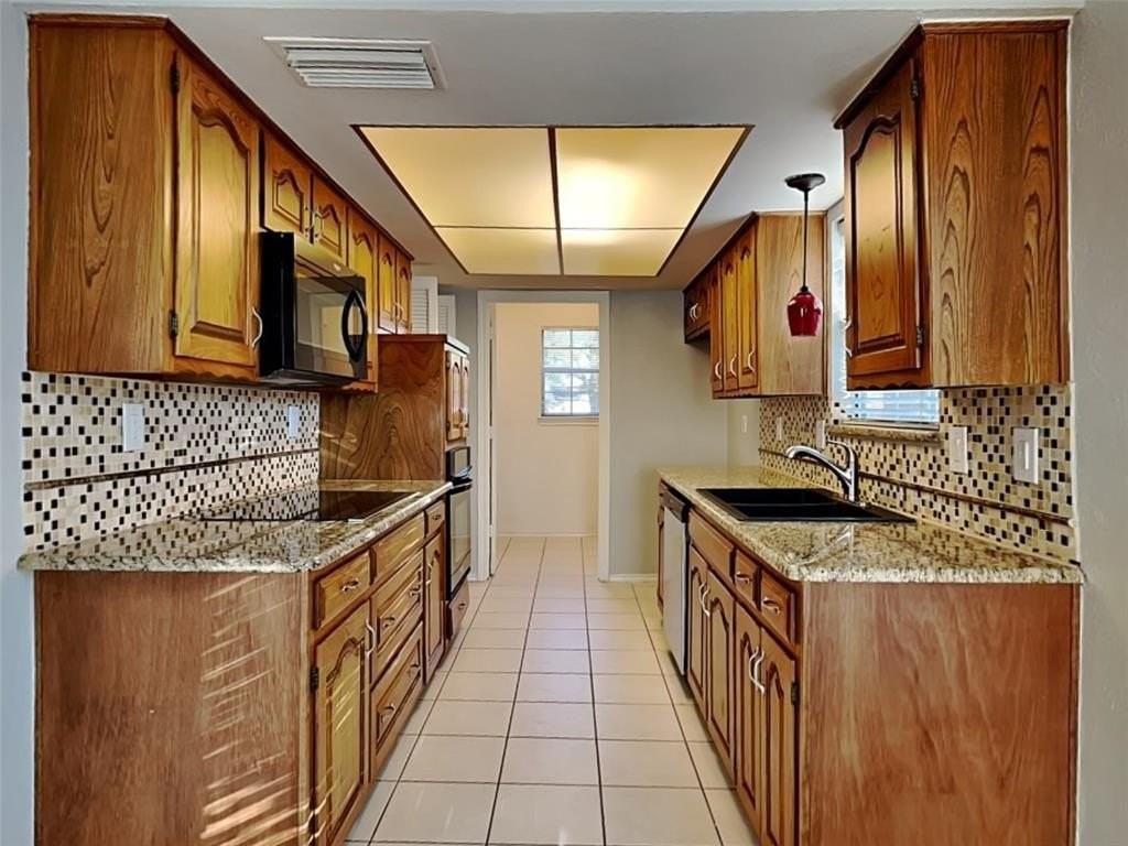 1920 Oakbluff Dr - Photo 4 of 22