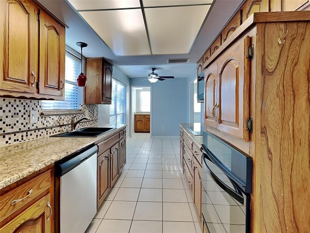 1920 Oakbluff Dr - Photo 5 of 22