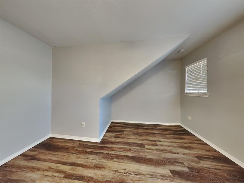 1920 Oakbluff Dr - Photo 7 of 22