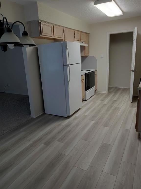 113 S Summit St - Photo 3 of 4