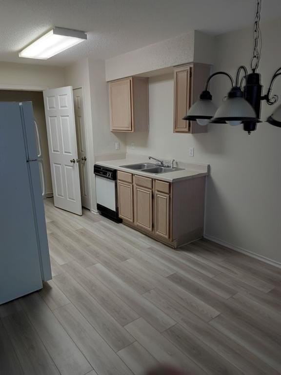 113 S Summit St - Photo 4 of 4