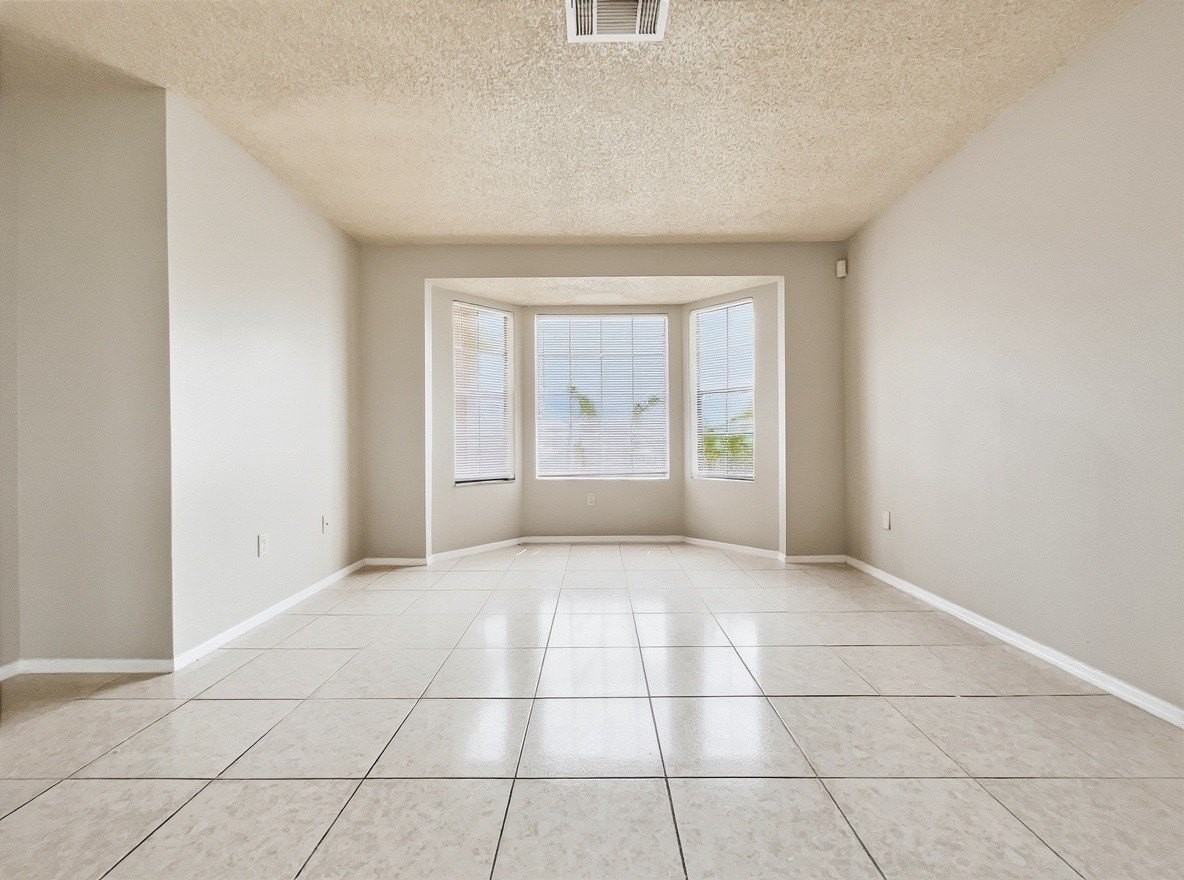 1017 Whalebone Bay Dr - Photo 7 of 33