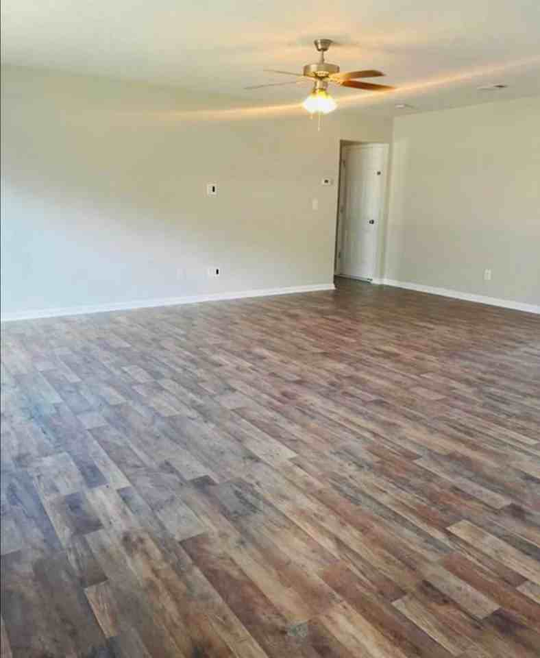 1424 Oxpens Rd - Photo 3 of 25