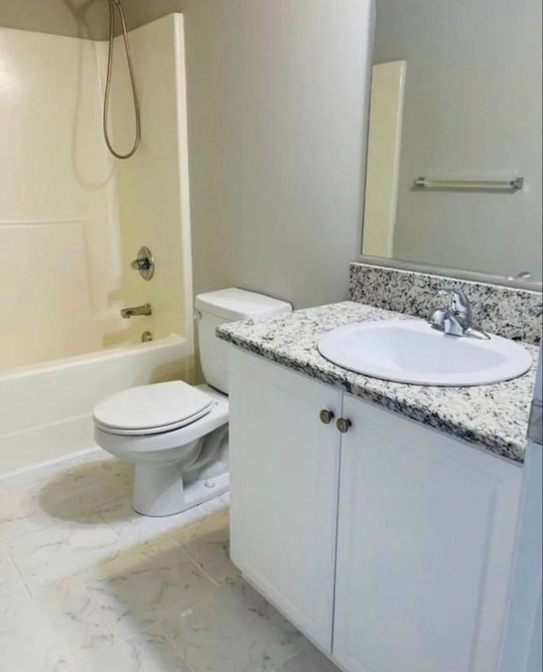 1424 Oxpens Rd - Photo 4 of 25