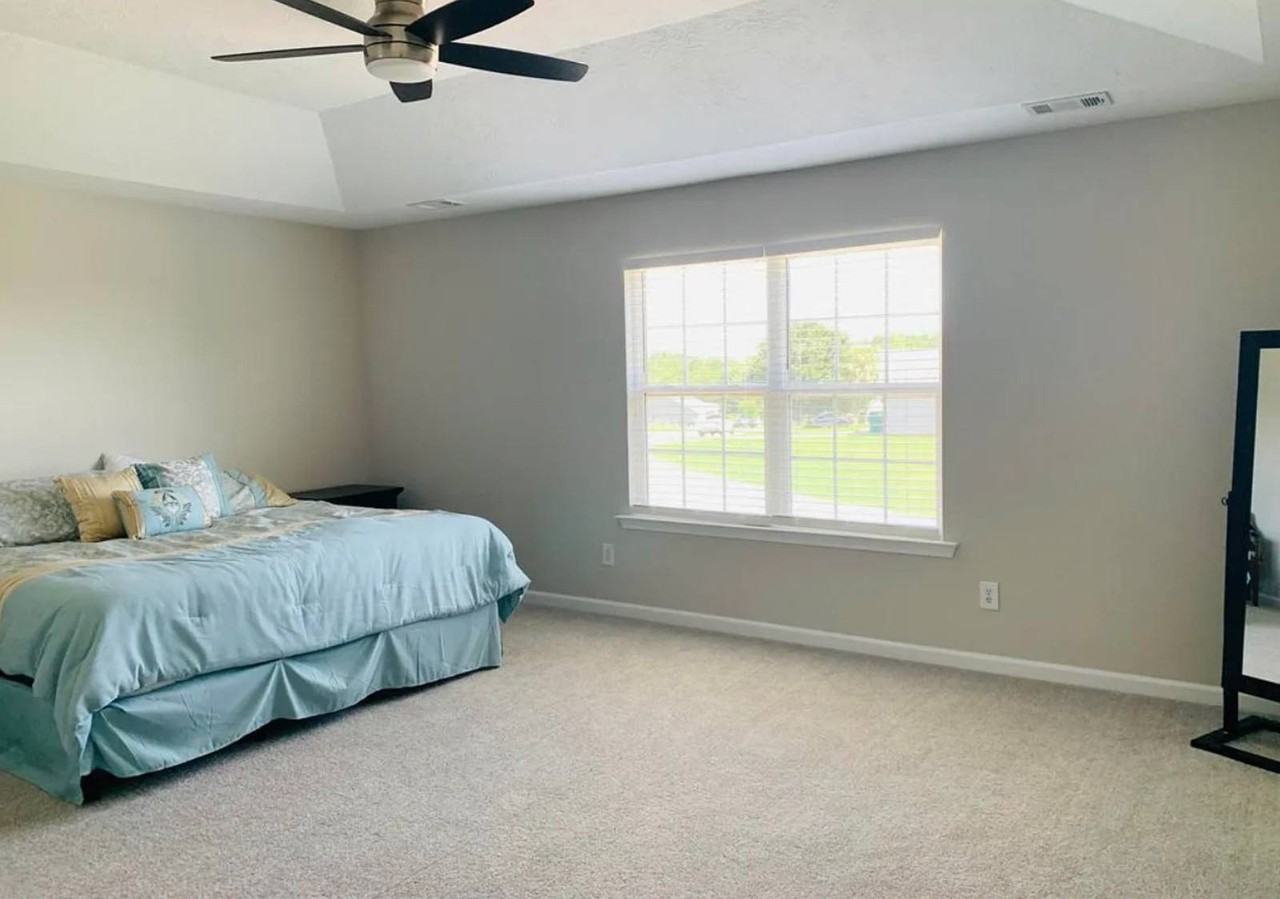 1424 Oxpens Rd - Photo 5 of 25