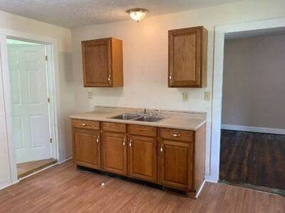 1127 16th SE St - Photo 2 of 9