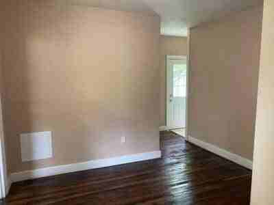 1127 16th SE St - Photo 4 of 9