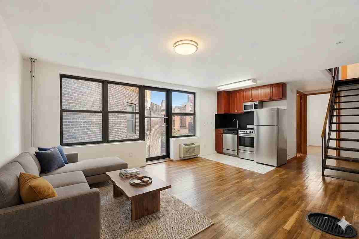 29 7th Ave S #4B