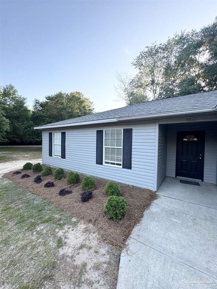 5661 Fairview Dr - Photo 3 of 26