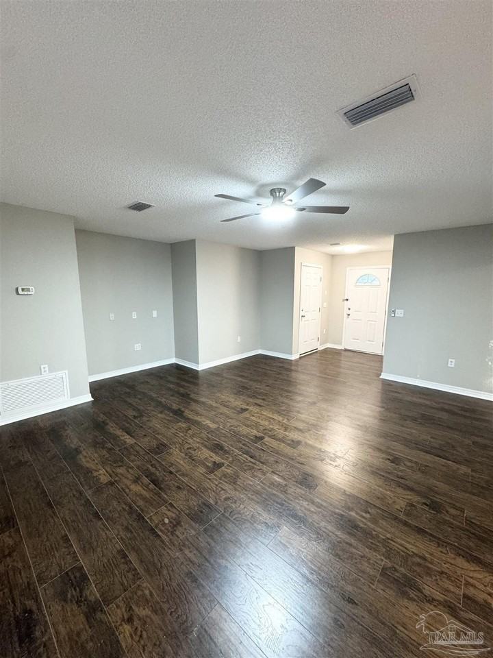 5661 Fairview Dr - Photo 4 of 26