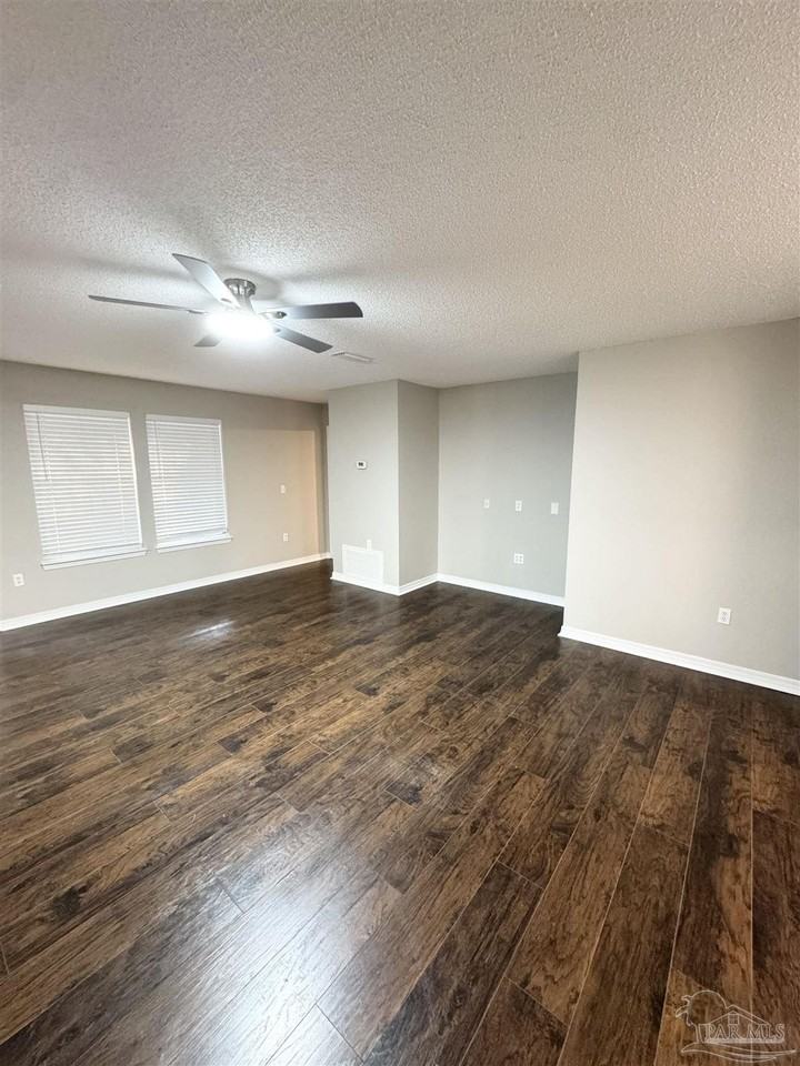 5661 Fairview Dr - Photo 5 of 26