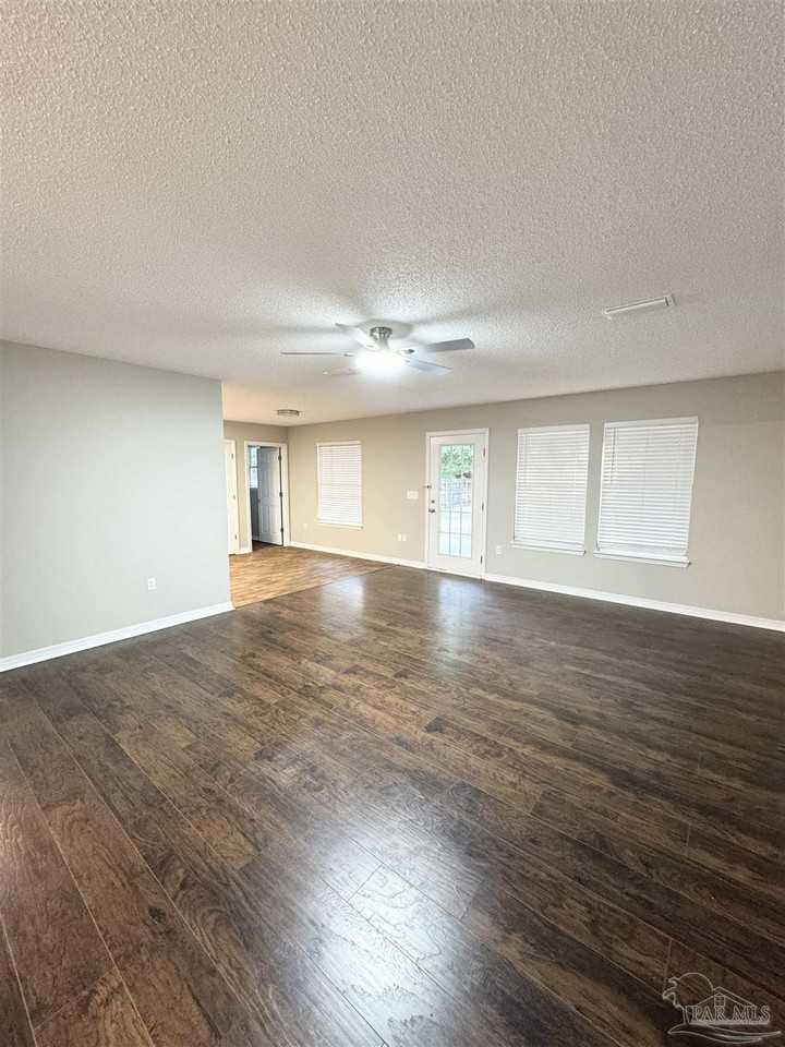 5661 Fairview Dr - Photo 6 of 26