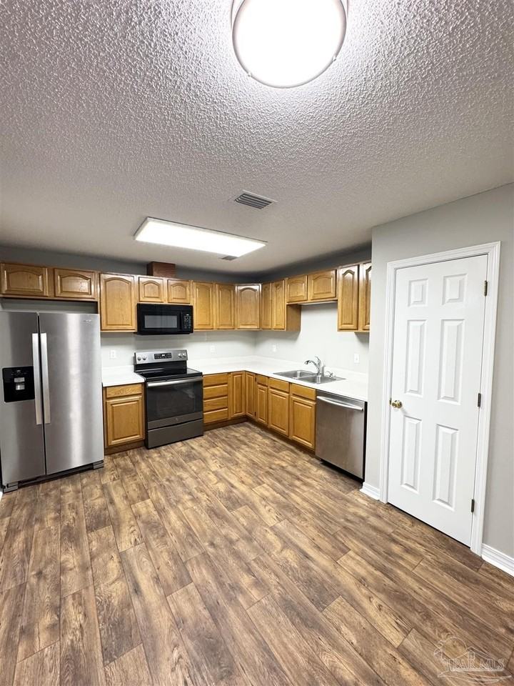 5661 Fairview Dr - Photo 7 of 26