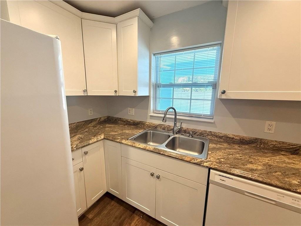 855 6th Ave - Photo 6 of 23