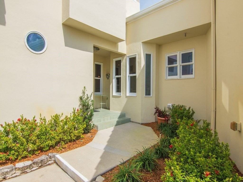 560 N Monterey Dr - Photo 4 of 36