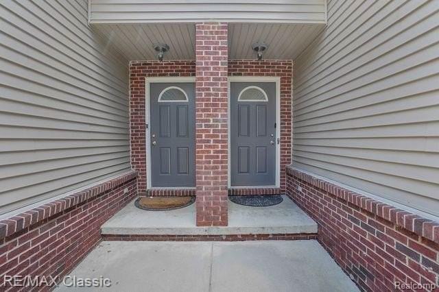 42447 Corlina Dr - Photo 3 of 32