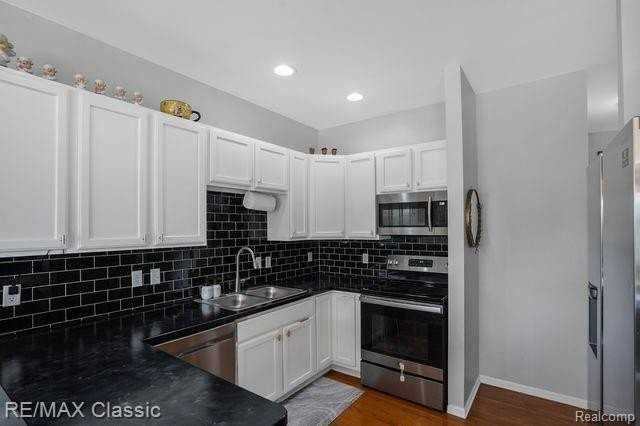 42447 Corlina Dr - Photo 7 of 32