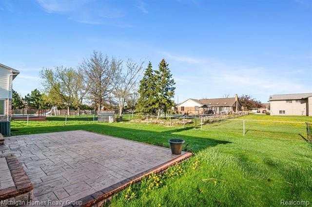 38966 Mount Kisco Dr - Photo 5 of 50